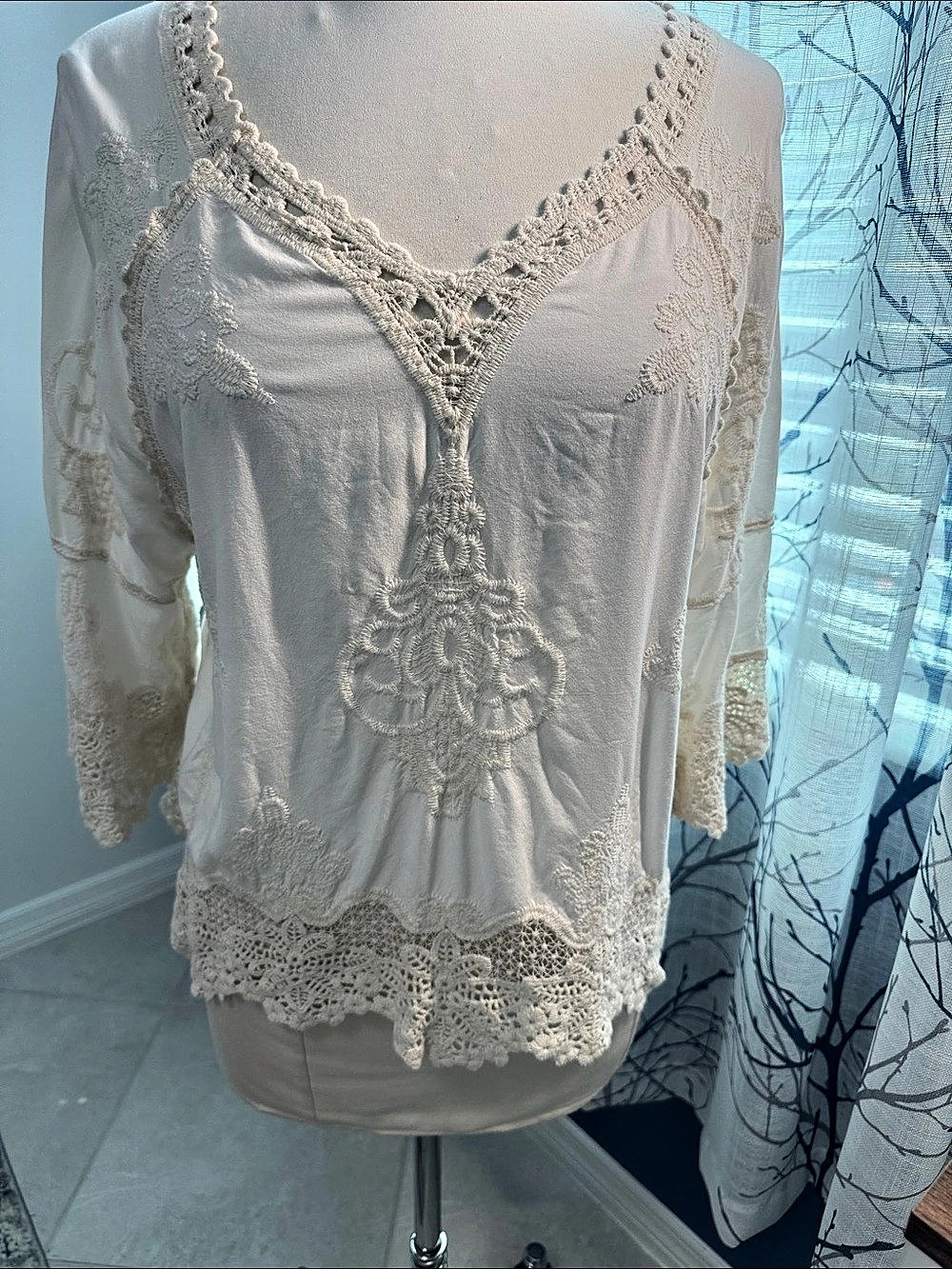 Democracy Embroidered Lace Tunic in White Size Large
